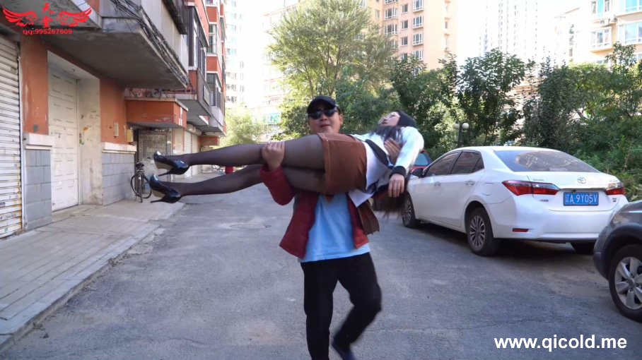 rjpoaqpyuy4.jpg
